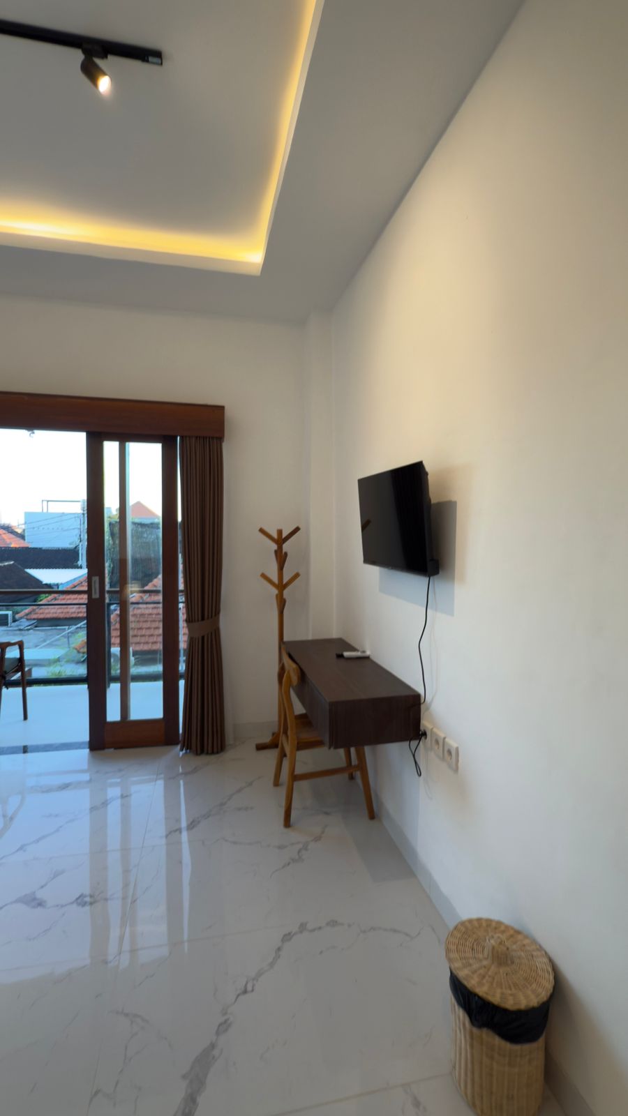 Fully Furnished 1-Bedroom Apartment for Rent in Pantai Batu Bolong, Canggu 6