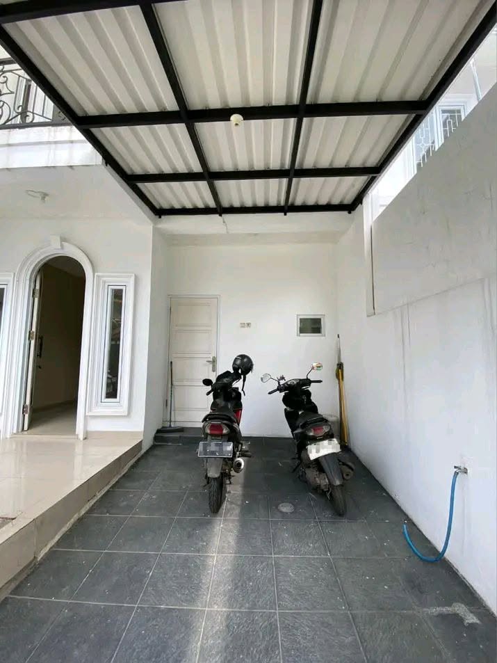 3-Bedroom Semi Furnished House for Sale in Gedong Condet, Jakarta Timur 3