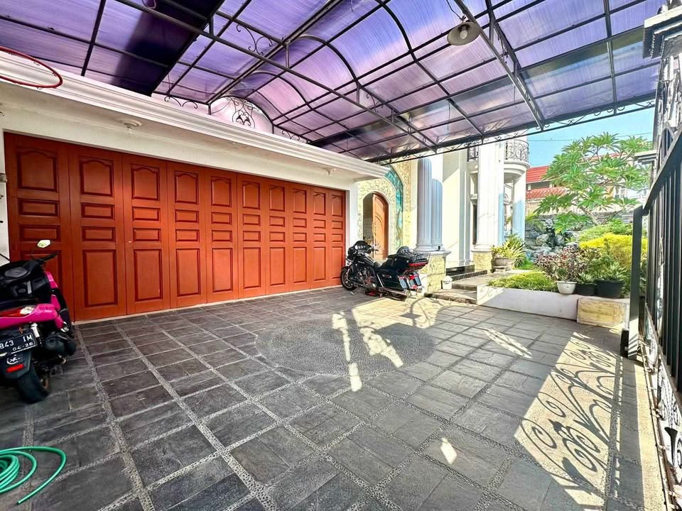 Spacious 6-Bedroom House for Sale on Jalan Gondang Raya, Semarang 3
