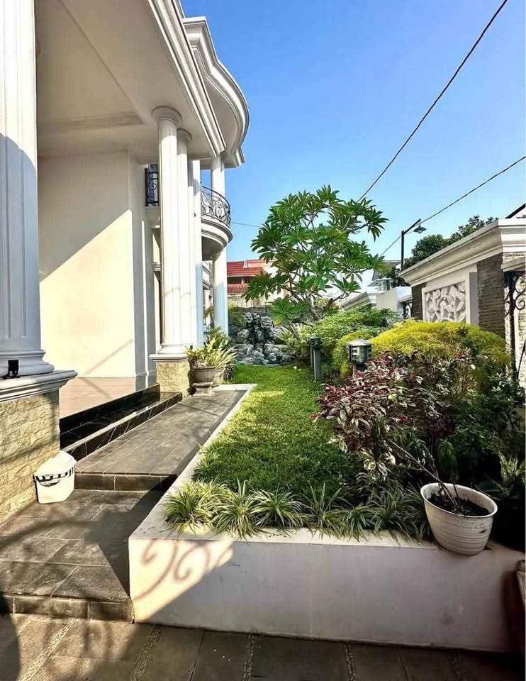 Spacious 6-Bedroom House for Sale on Jalan Gondang Raya, Semarang 4
