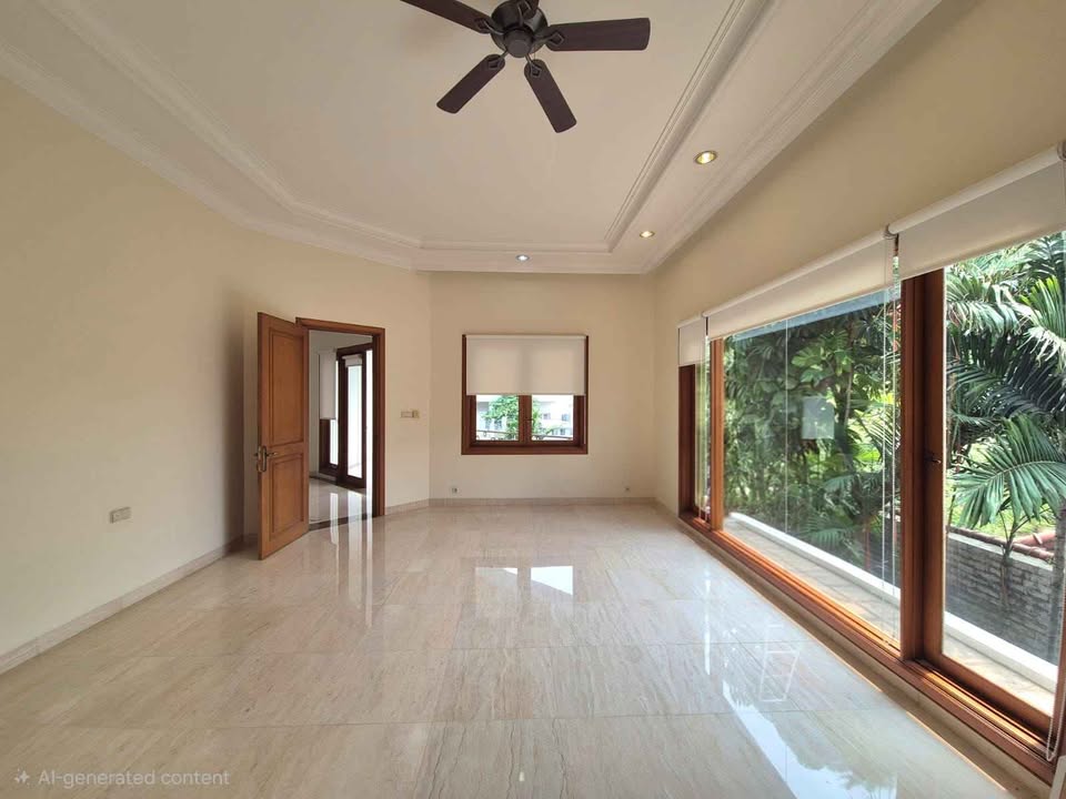 Spacious 5-Bedroom House for Sale near Pondok Indah Mall, Jakarta Selatan 4