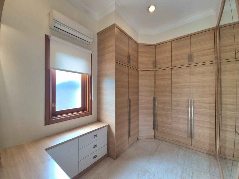 Spacious 5-Bedroom House for Sale near Pondok Indah Mall, Jakarta Selatan 6