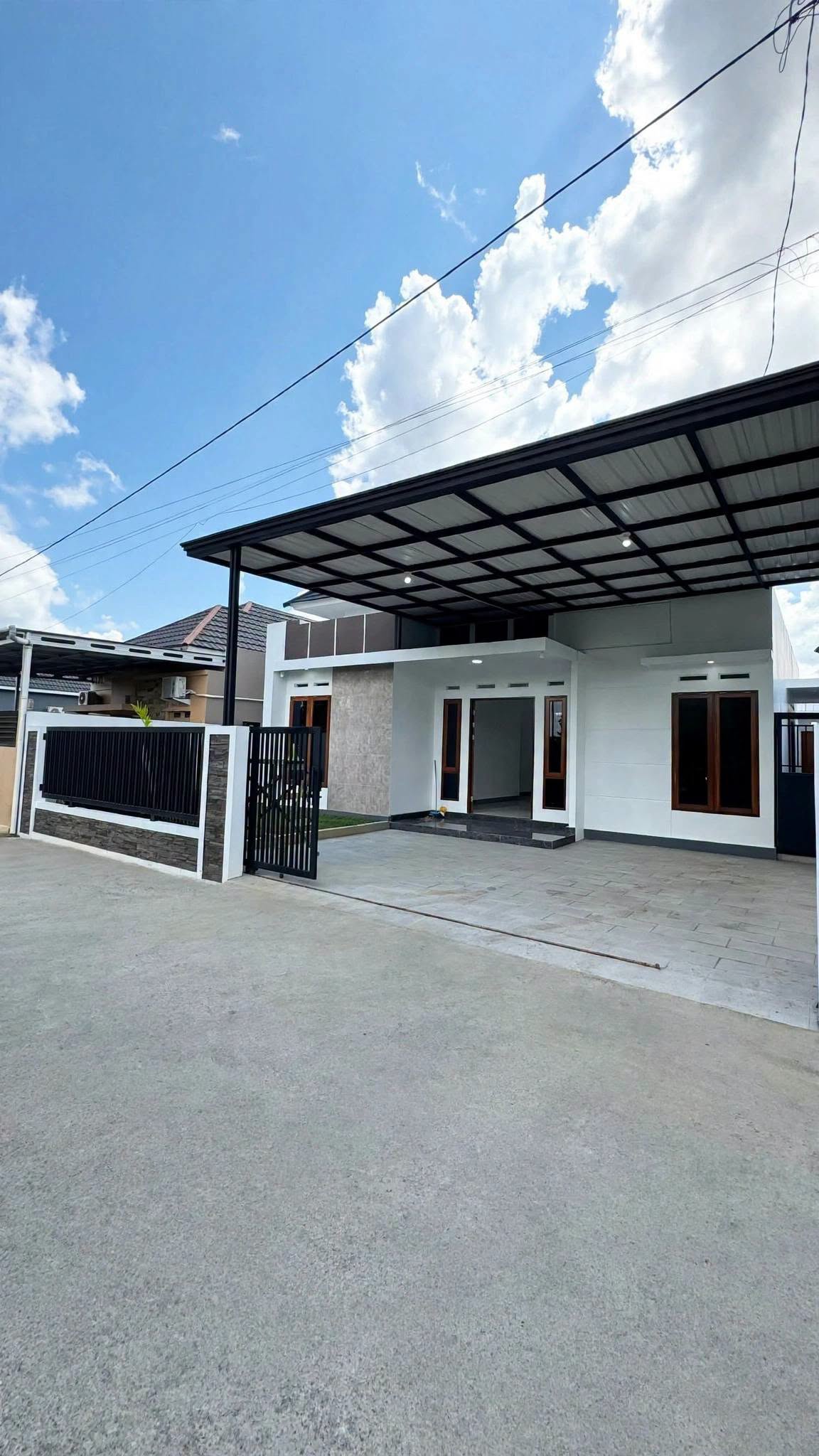 3-Bedroom House for Sale on Jl. Raya Citayam, Depok with Parking 2