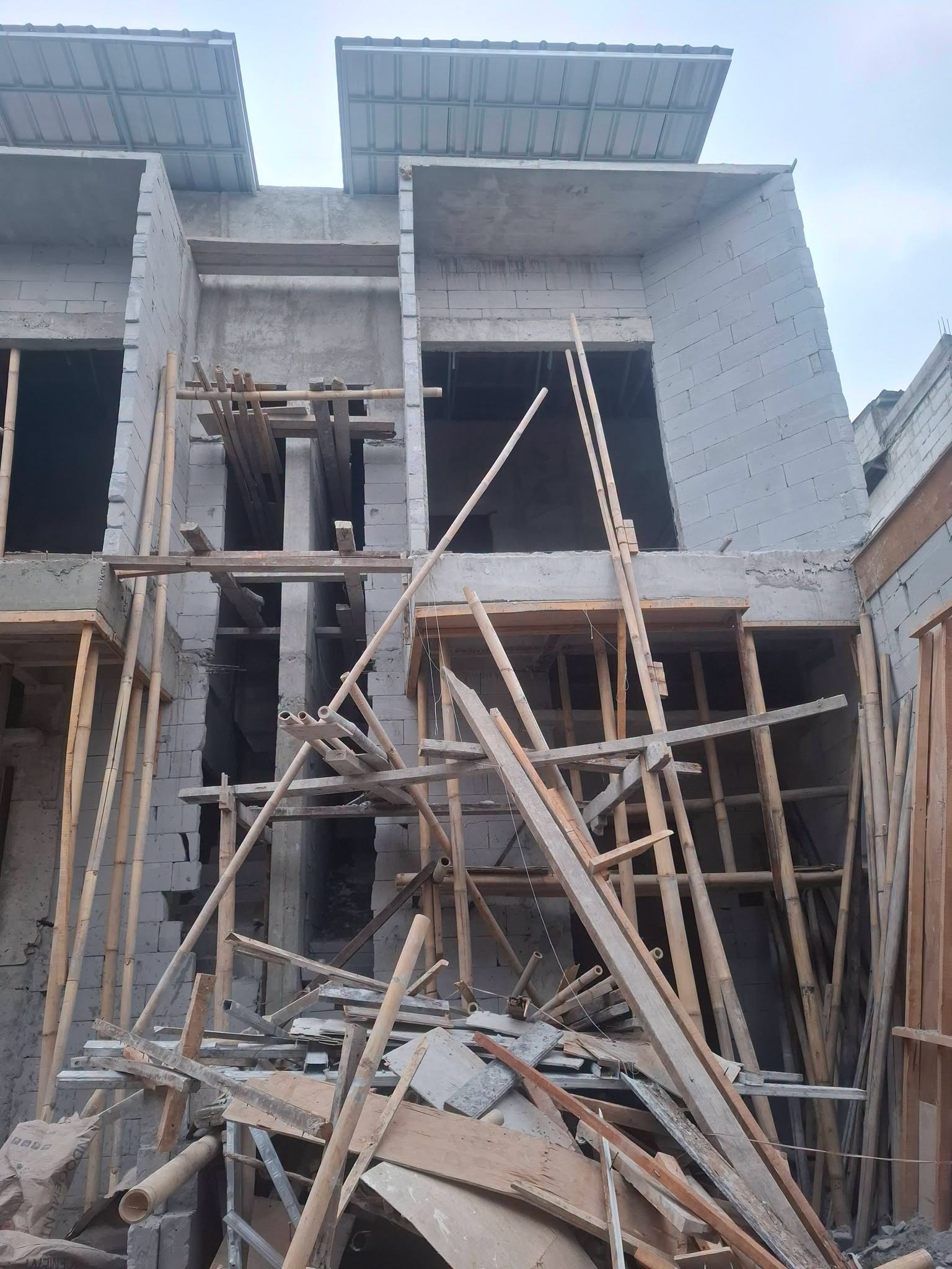3-Bedroom House for Sale in Kramat Jati, East Jakarta with Carport and Garage 3