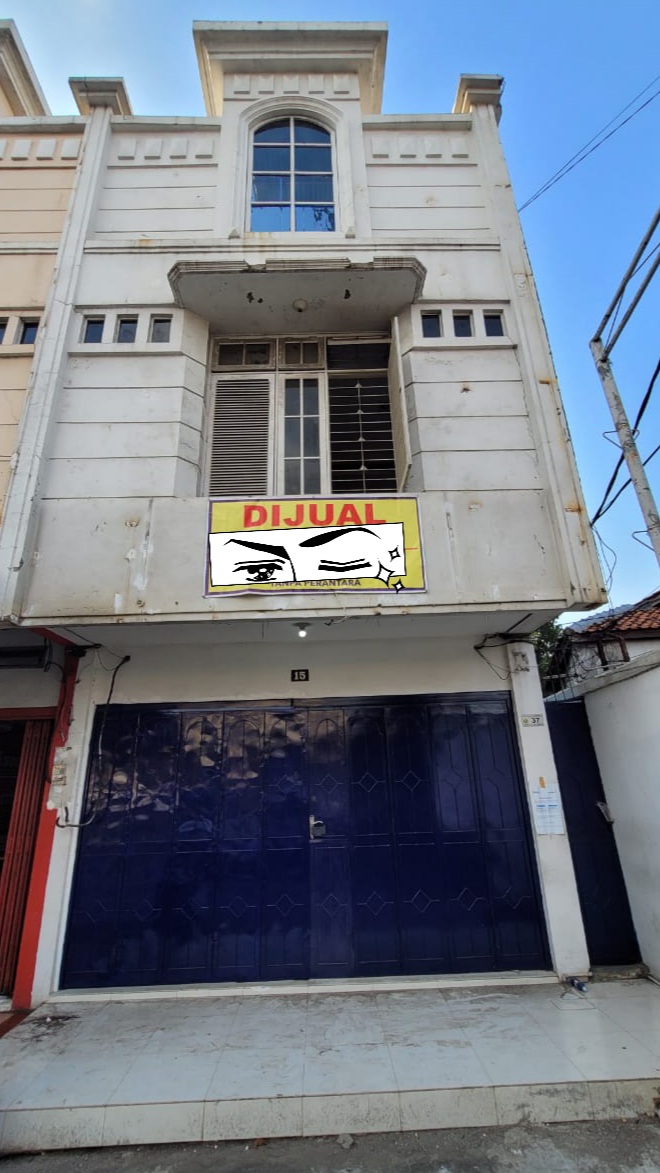 For Sale Commercial Building Accross Traditional Market at Wiradesa