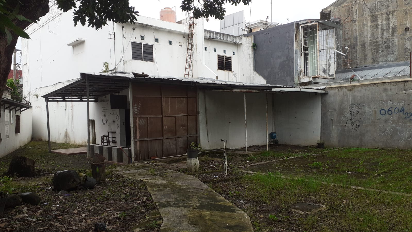 For Sale Commercial Building Accross Traditional Market at Wiradesa 7