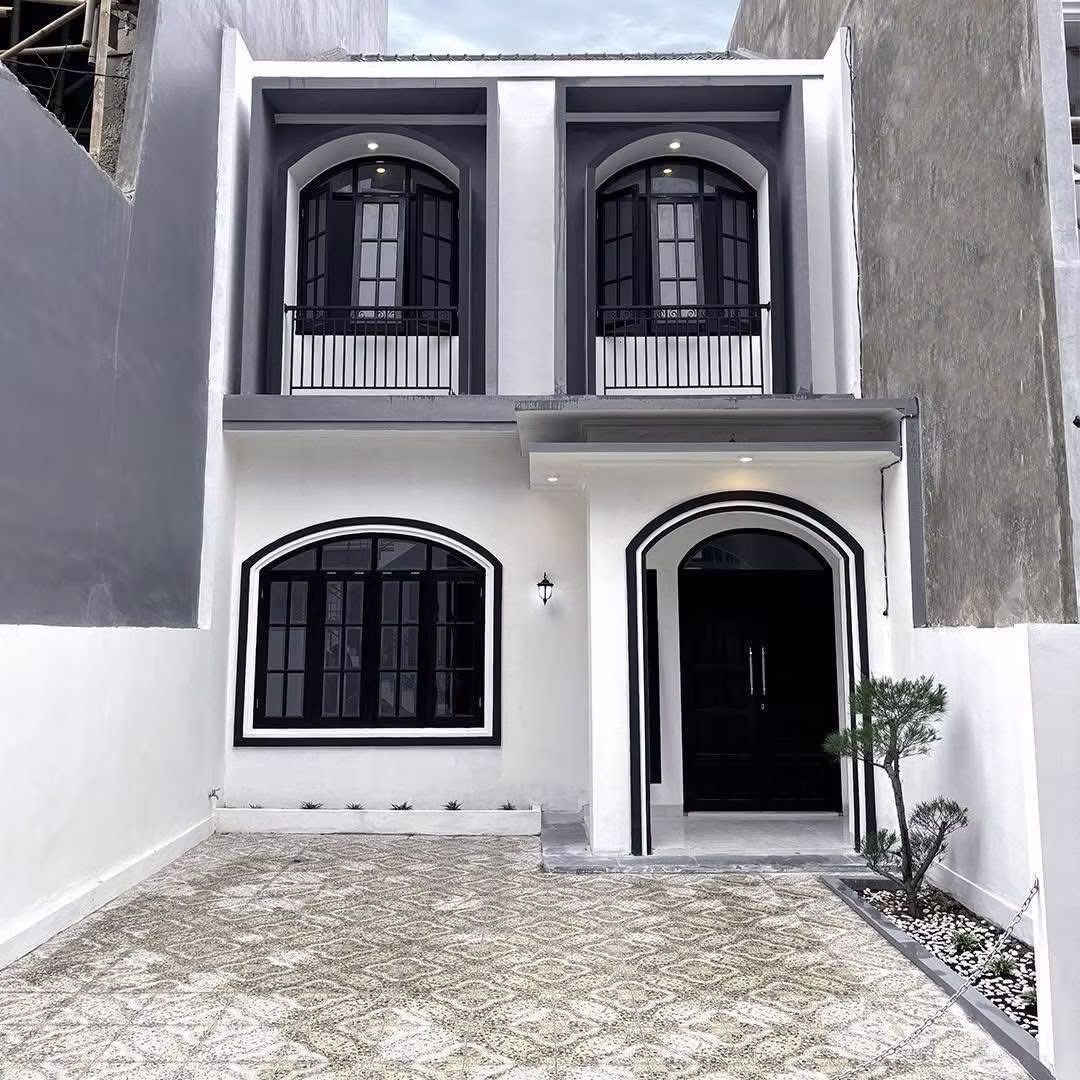 Modern Classic 2-Storey House in Jagakarsa South Jakarta | 4 BR, SHM | IDR 1,450,000,000 2