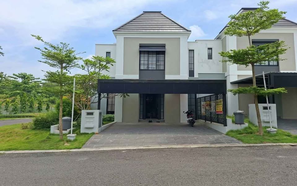 Spacious 5-Bedroom House for Sale in Jalan Citra Grand, Semarang