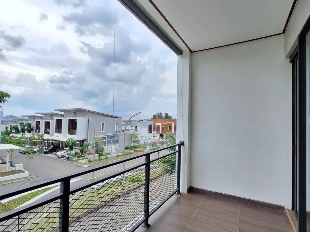 Fully Furnished 3-Bedroom House for Sale in Central Hills Cluster, Kalimantan Barat 8
