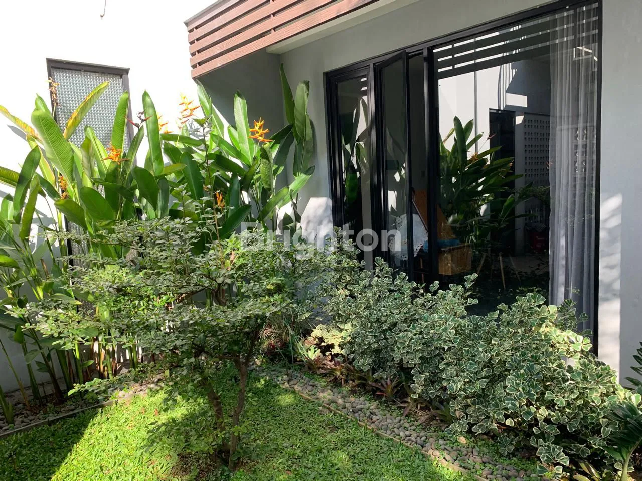 Fully Furnished 4-Bedroom House for Sale in Gegerkalong, Bandung 3