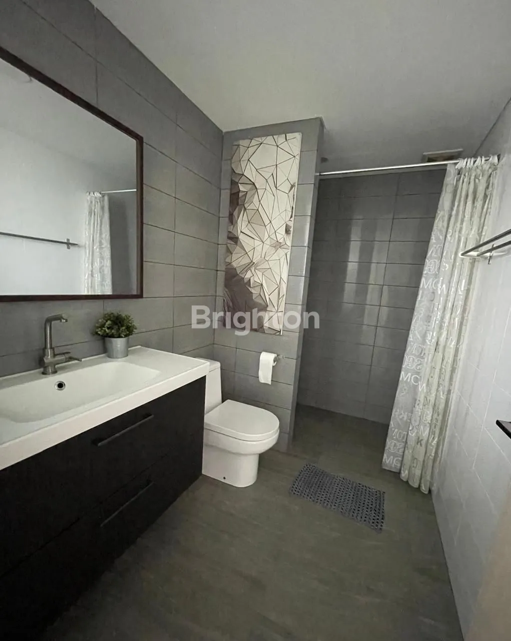 Fully Furnished 4-Bedroom House for Sale in Gegerkalong, Bandung 6