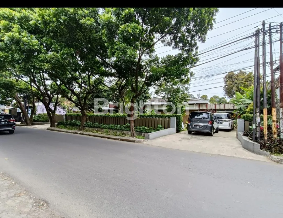 Rumah Besar Mainroad Gegerkalong Hilir Bandung | LT 800 m², SHM 4
