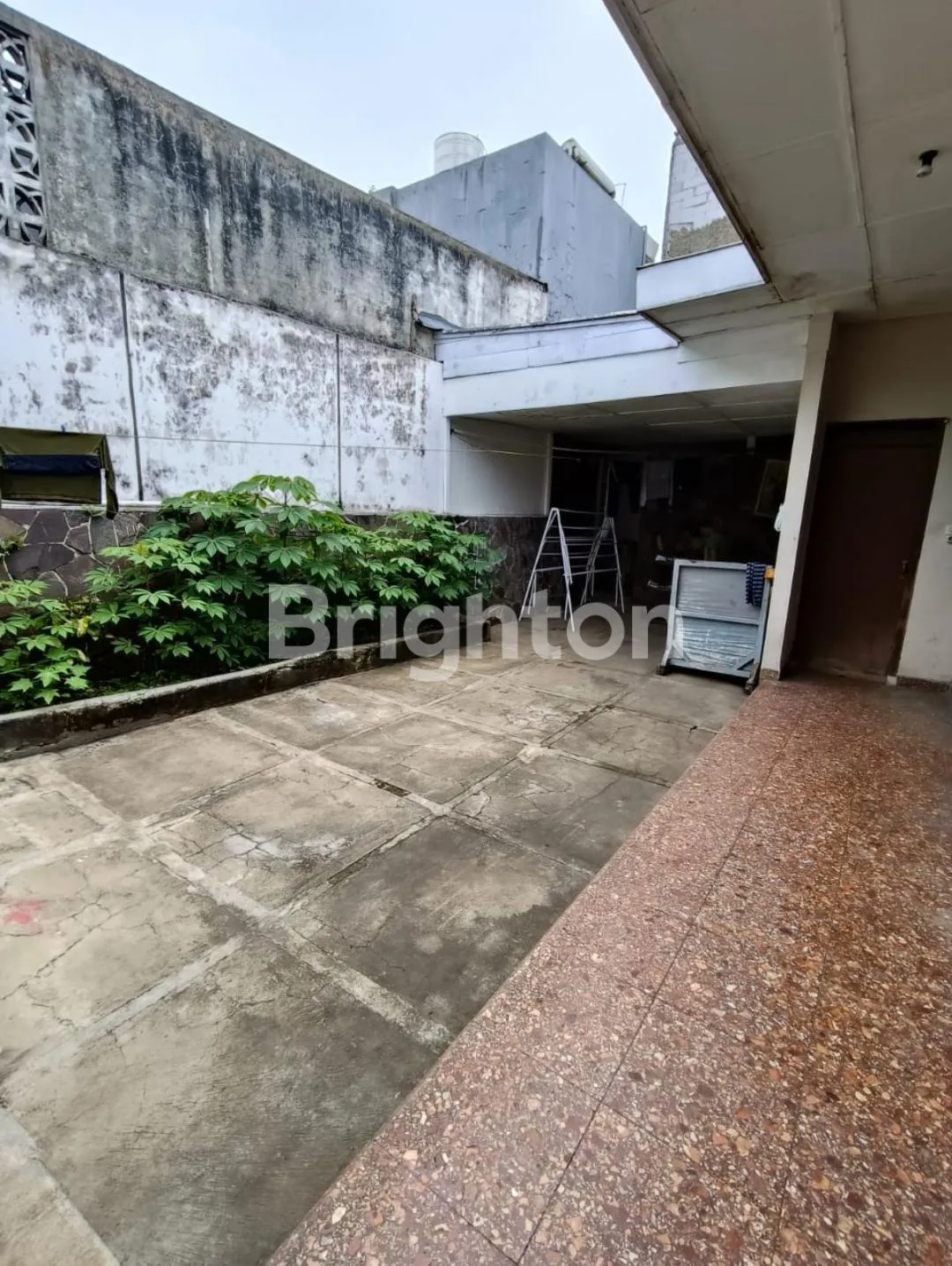 Rumah Besar Mainroad Gegerkalong Hilir Bandung | LT 800 m², SHM 5
