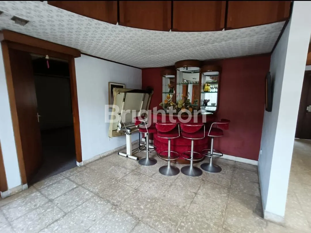 Rumah Besar Mainroad Gegerkalong Hilir Bandung | LT 800 m², SHM 6