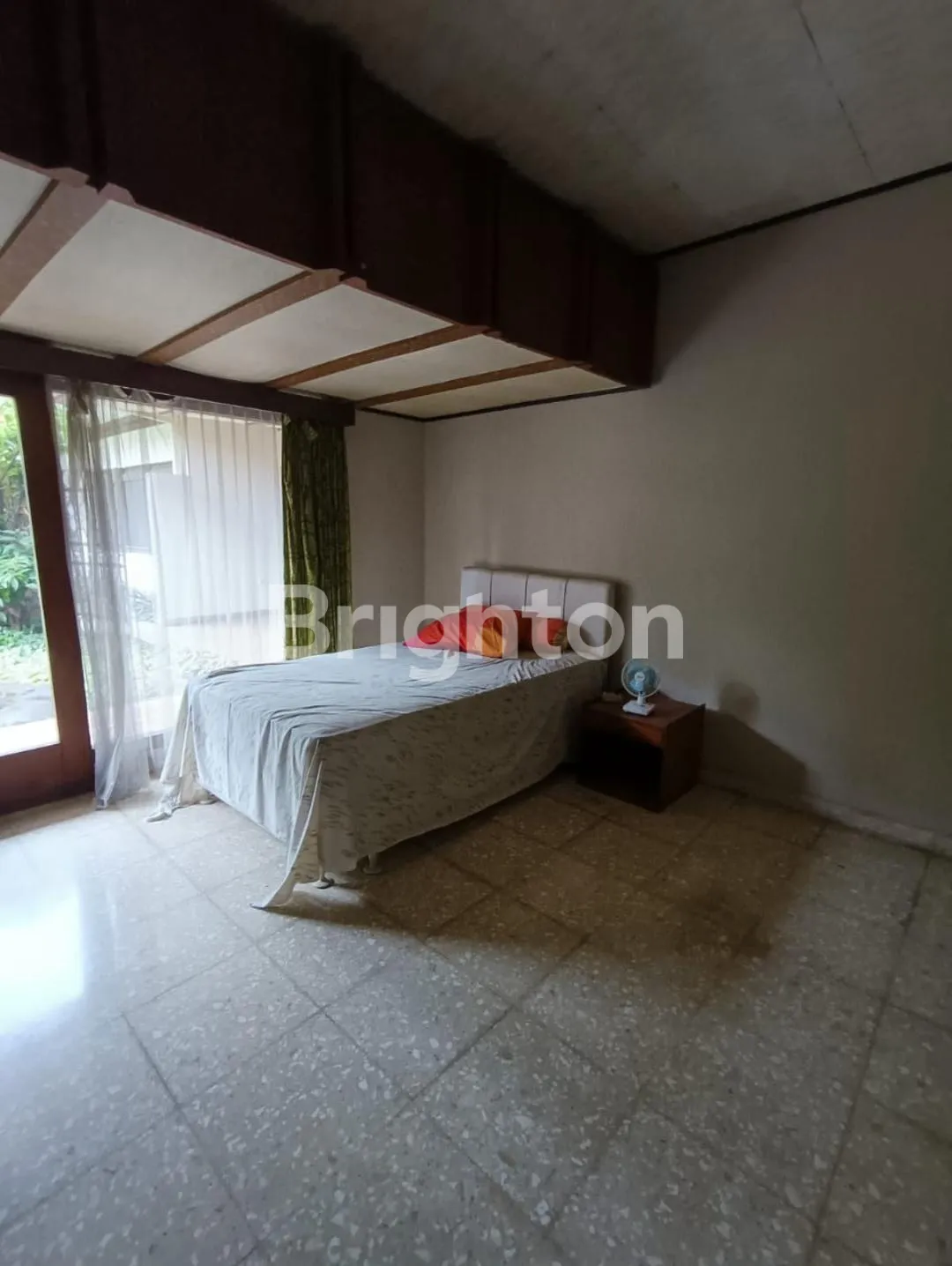 Rumah Besar Mainroad Gegerkalong Hilir Bandung | LT 800 m², SHM 8