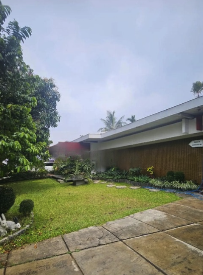 Rumah Besar Mainroad Gegerkalong Hilir Bandung | LT 800 m², SHM