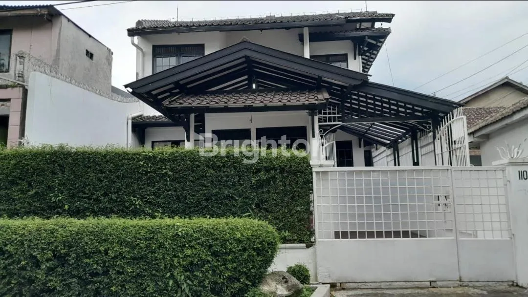 Rumah 4+1 KT Jalan Cijerokaso Geger Kalong Bandung | Jual/Sewa | SHM, Garasi 2