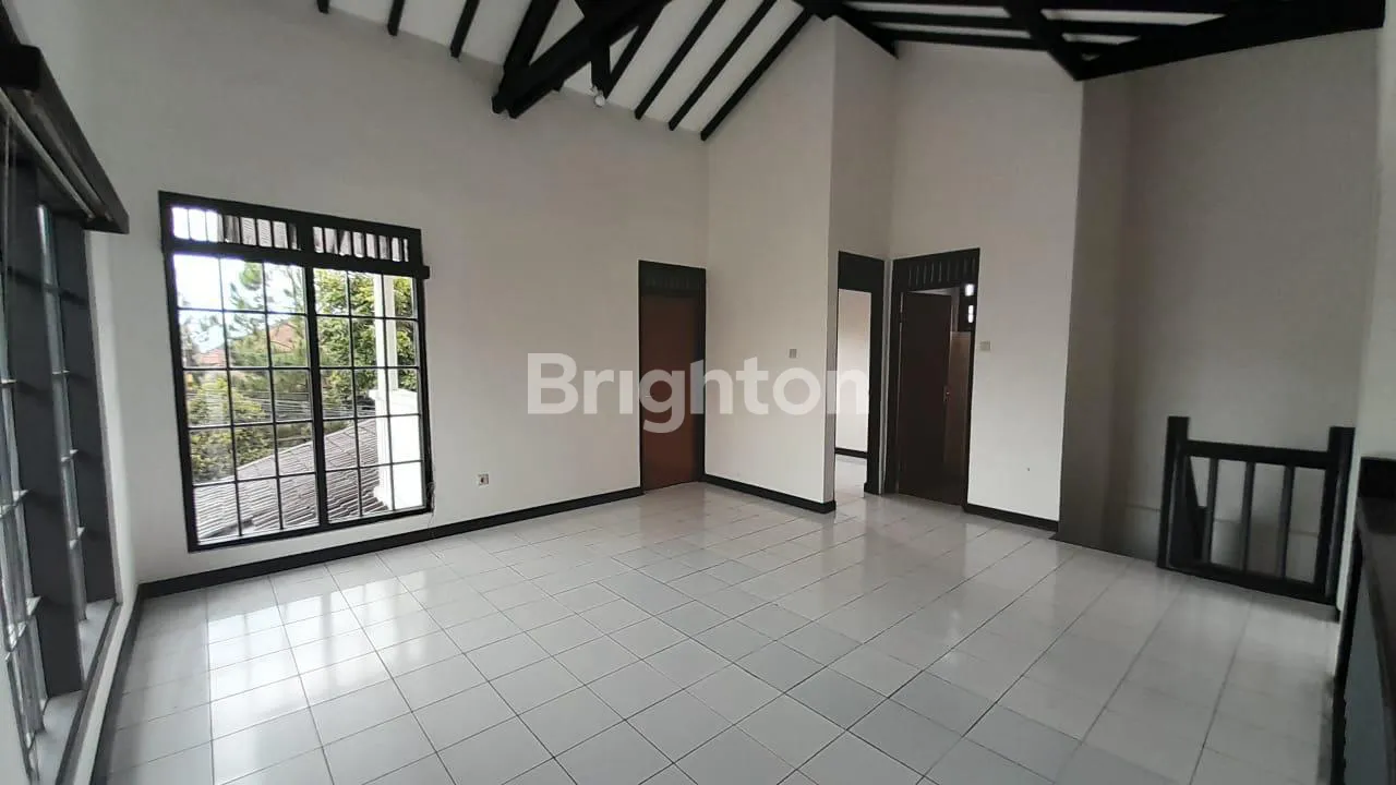 Rumah 4+1 KT Jalan Cijerokaso Geger Kalong Bandung | Jual/Sewa | SHM, Garasi 6