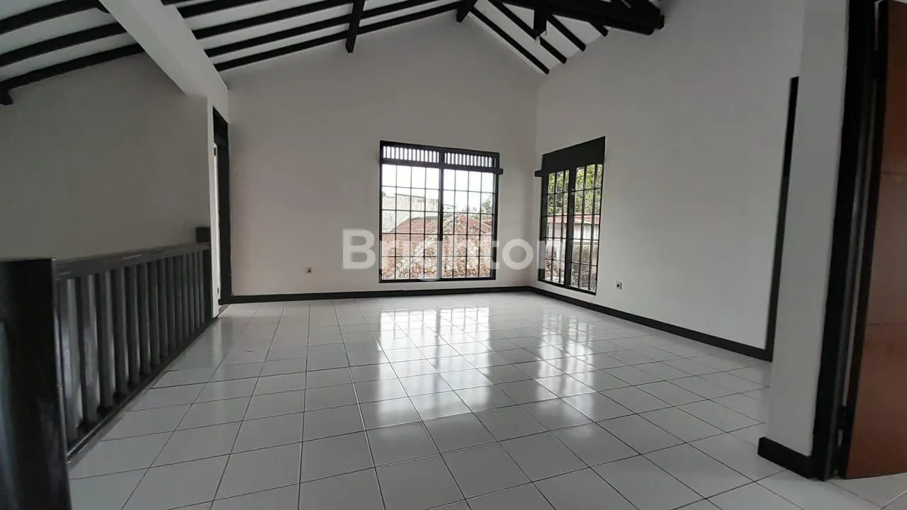 Rumah 4+1 KT Jalan Cijerokaso Geger Kalong Bandung | Jual/Sewa | SHM, Garasi 7
