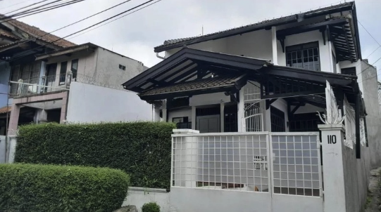 Rumah 4+1 KT Jalan Cijerokaso Geger Kalong Bandung | Jual/Sewa | SHM, Garasi