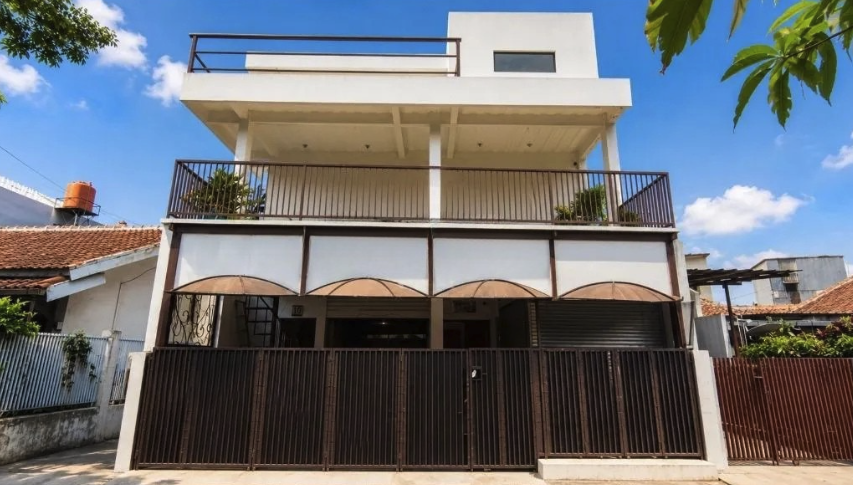 Shop-Boarding House for Sale in Lengkong, Bandung with 10+ Bedrooms