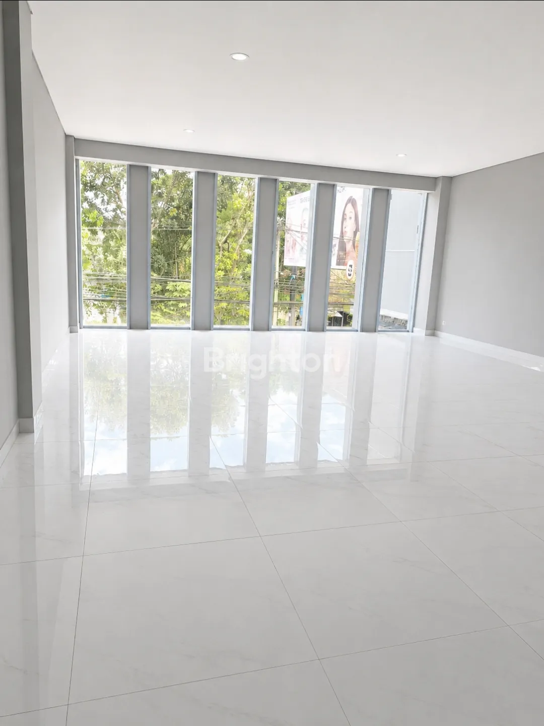Spacious Shophouse for Yearly Rent on Jl. Kebon Kawung, Bandung with Meeting Room 4