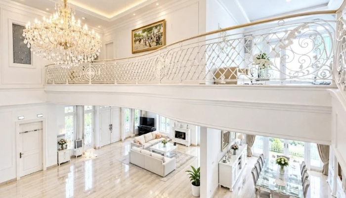 Spacious Fully Furnished 8-Bedroom House for Sale in Setra Duta Dago I, Bandung 3