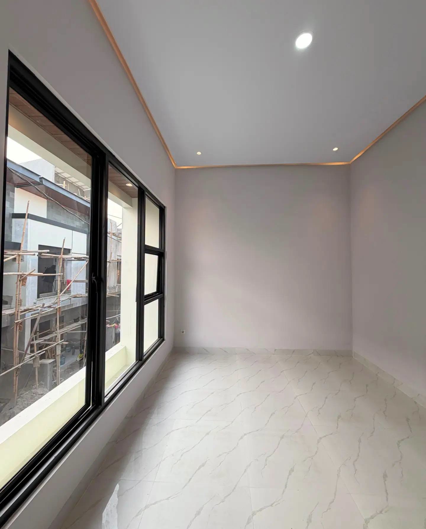 3-Bedroom House for Sale in Kebagusan, Jakarta Selatan with Garage and Carport 2