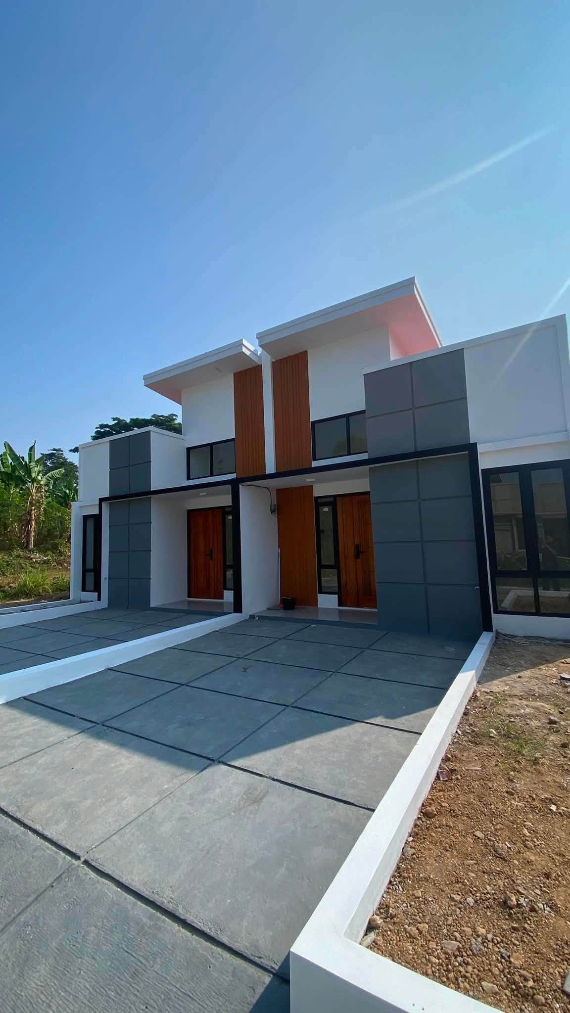 House for Sale in Mekarsari, Cianjur with 2 Bedrooms and Parking