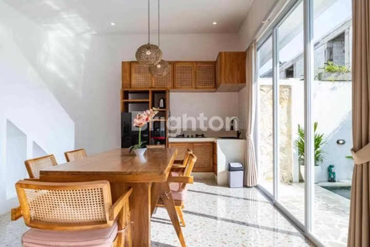 Rumah 2 Lantai Dekat Echo Beach Canggu | 5 KT + 1 Kamar ART, SHM | Rp 3.900.000.000 5