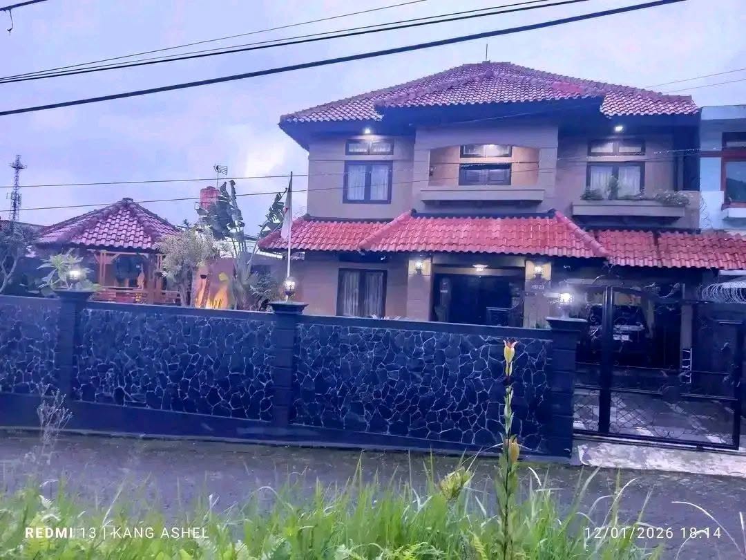 Fully Furnished 6-Bedroom House for Sale in Puncak, Bogor with Garden and Parking