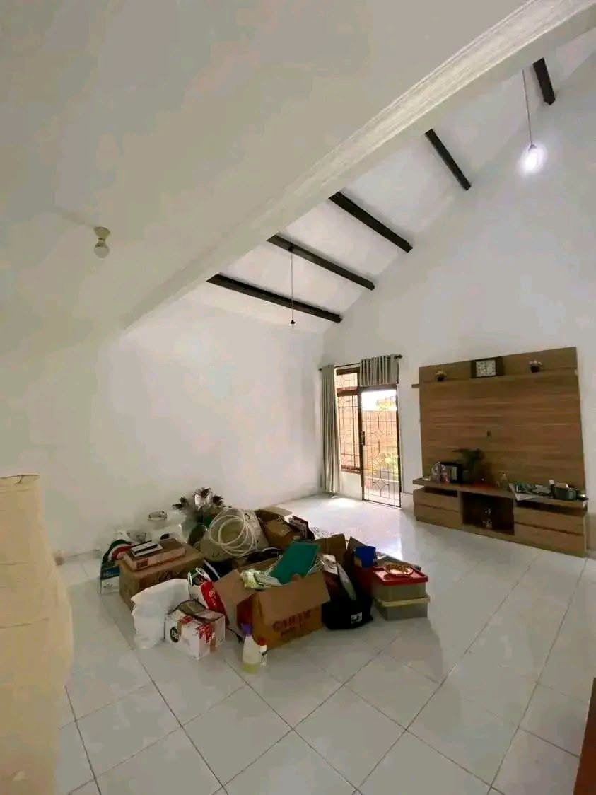 Spacious 6-Bedroom House for Sale in Puncak Pass Bogor-Cianjur 8