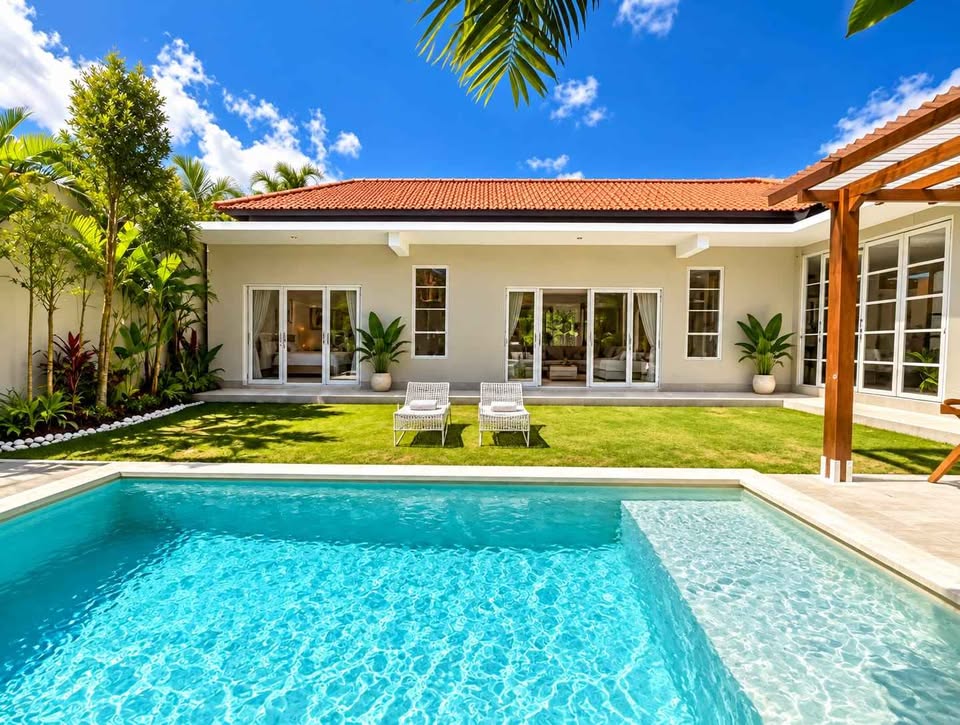 3-Bedroom Villa for Yearly Rent in Umalas Lounge, Kerobokan with Pool & Parking 2