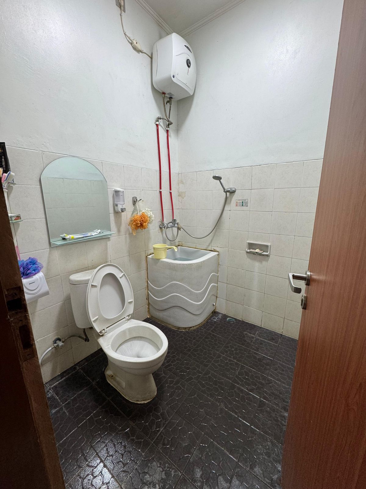 Spacious 4-Bedroom House for Sale in Bumi Panyawangan, Bandung 8