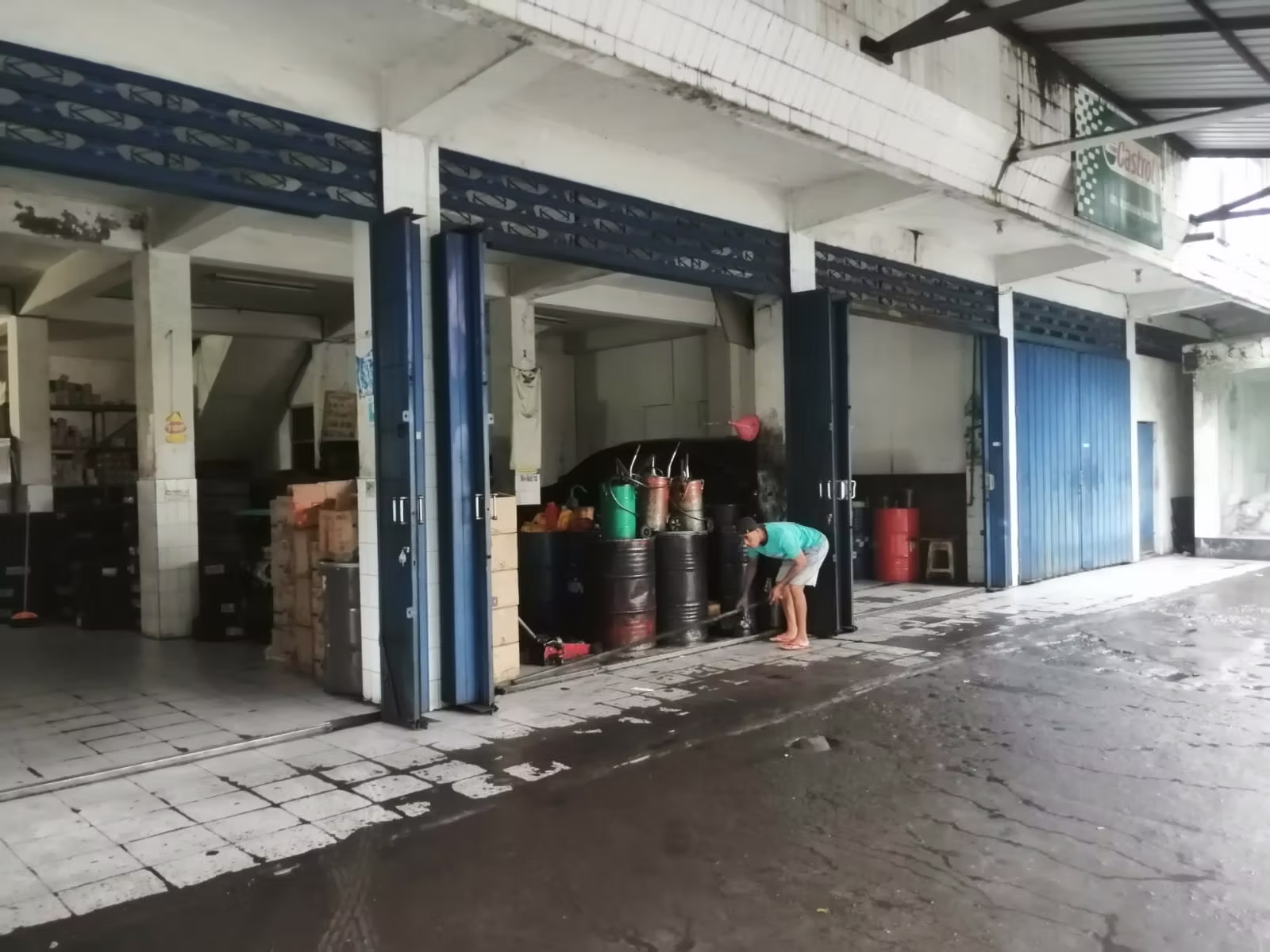 Ruko 4 Lantai + Rumah Cakranegara Mataram | SHM, 6 Lokal Toko | Rp 18m 2