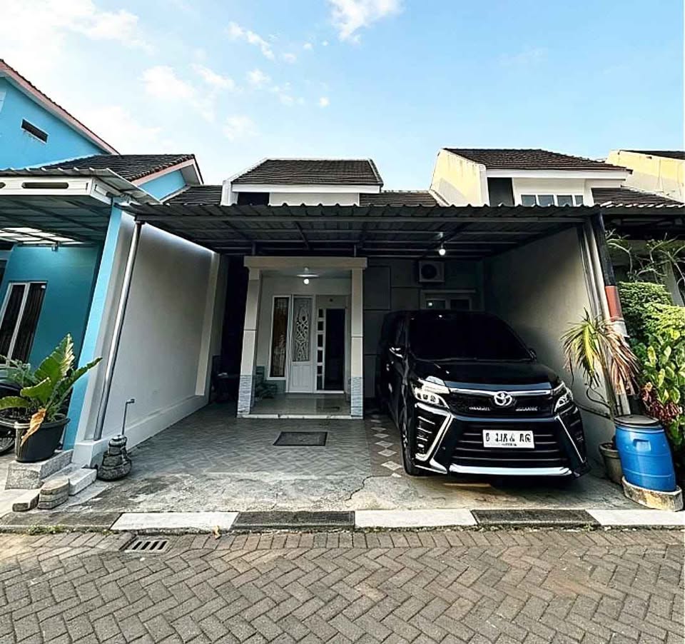 2-Bedroom House for Sale in Pudak Payung, Semarang with Dining Area and Water Heater
