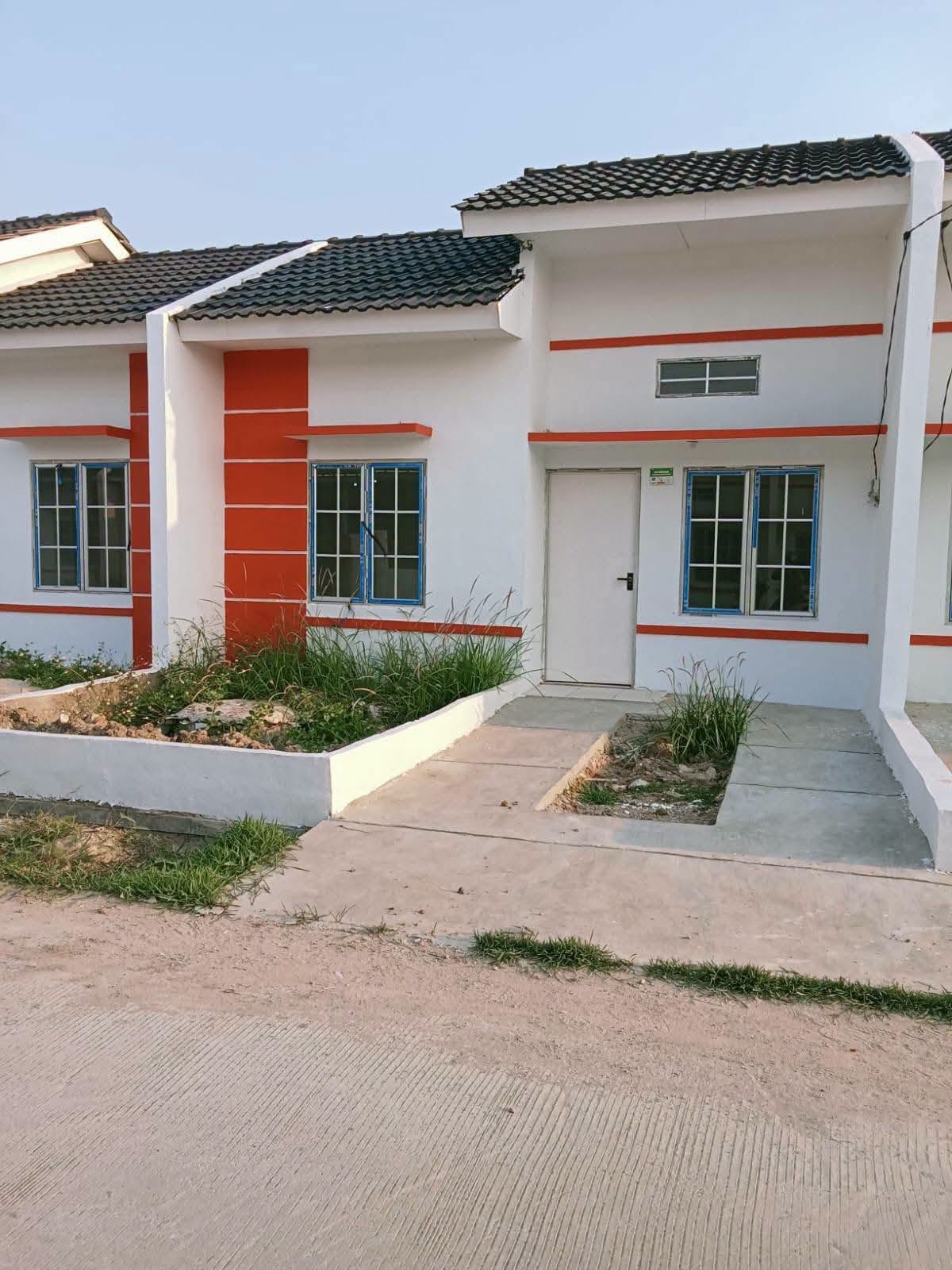 House for Sale in Muktiwari, Cibitung with Parking and Kitchen Set 4