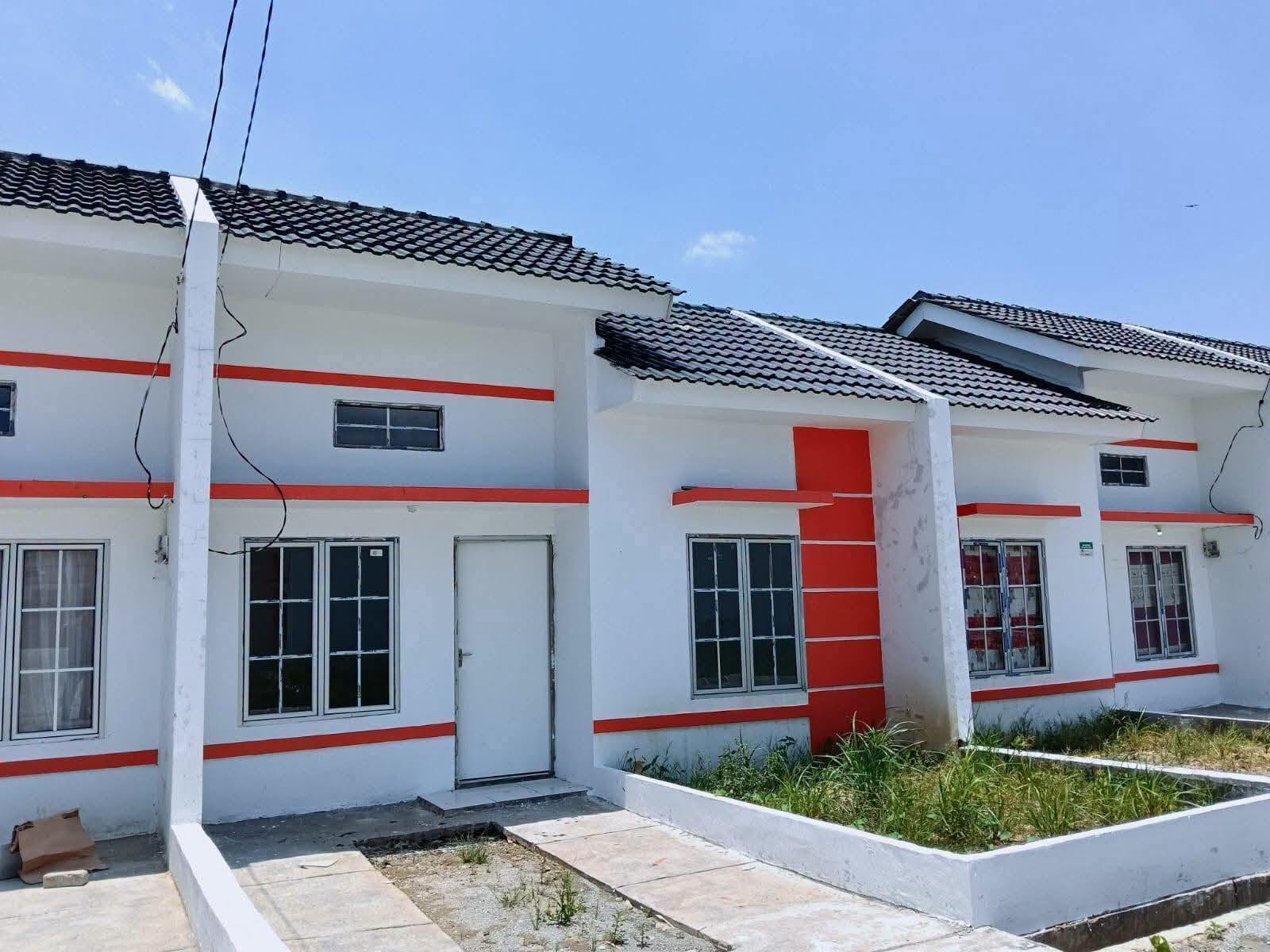House for Sale in Muktiwari, Cibitung with Parking and Kitchen Set 5