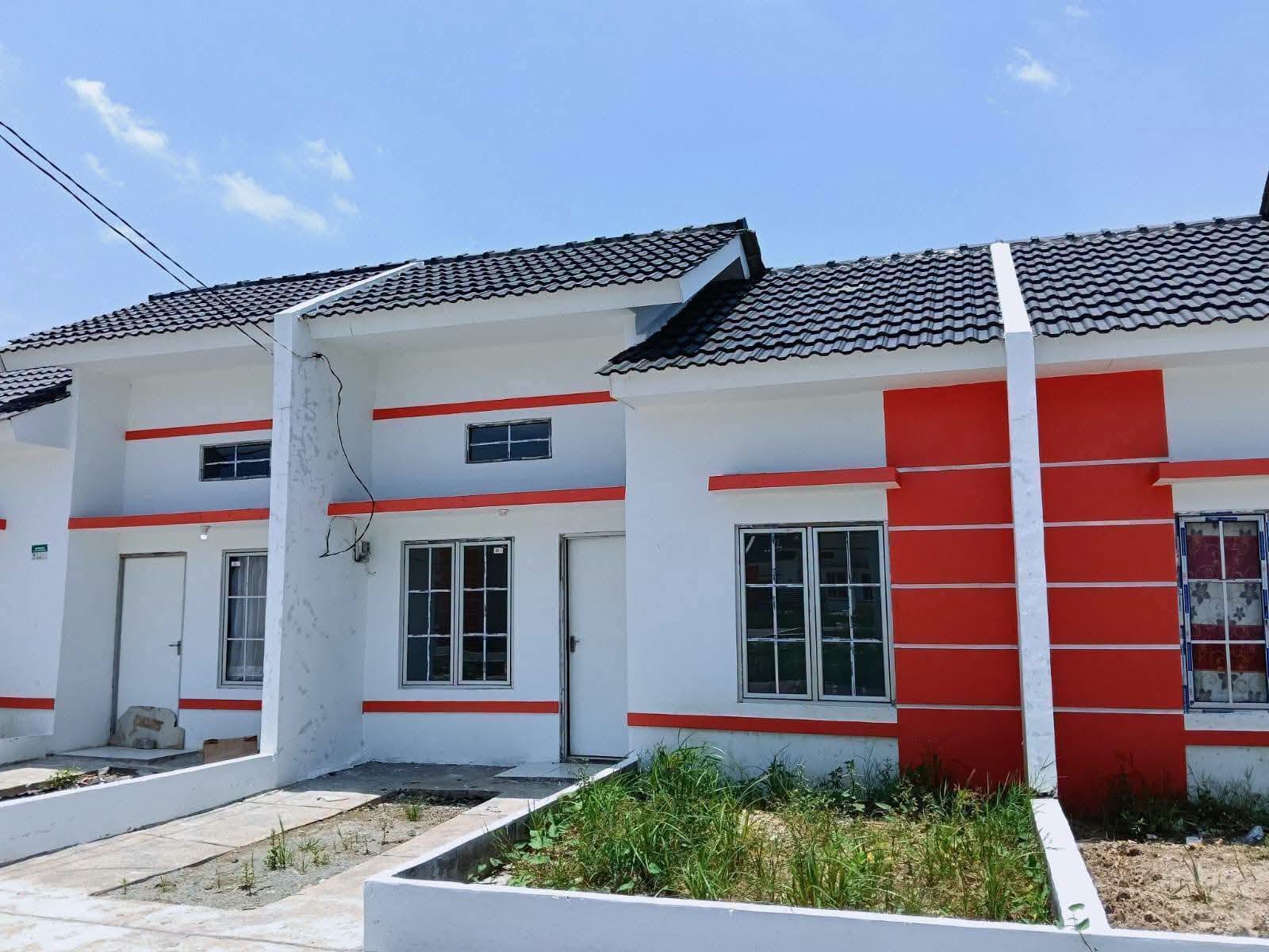 House for Sale in Muktiwari, Cibitung with Parking and Kitchen Set