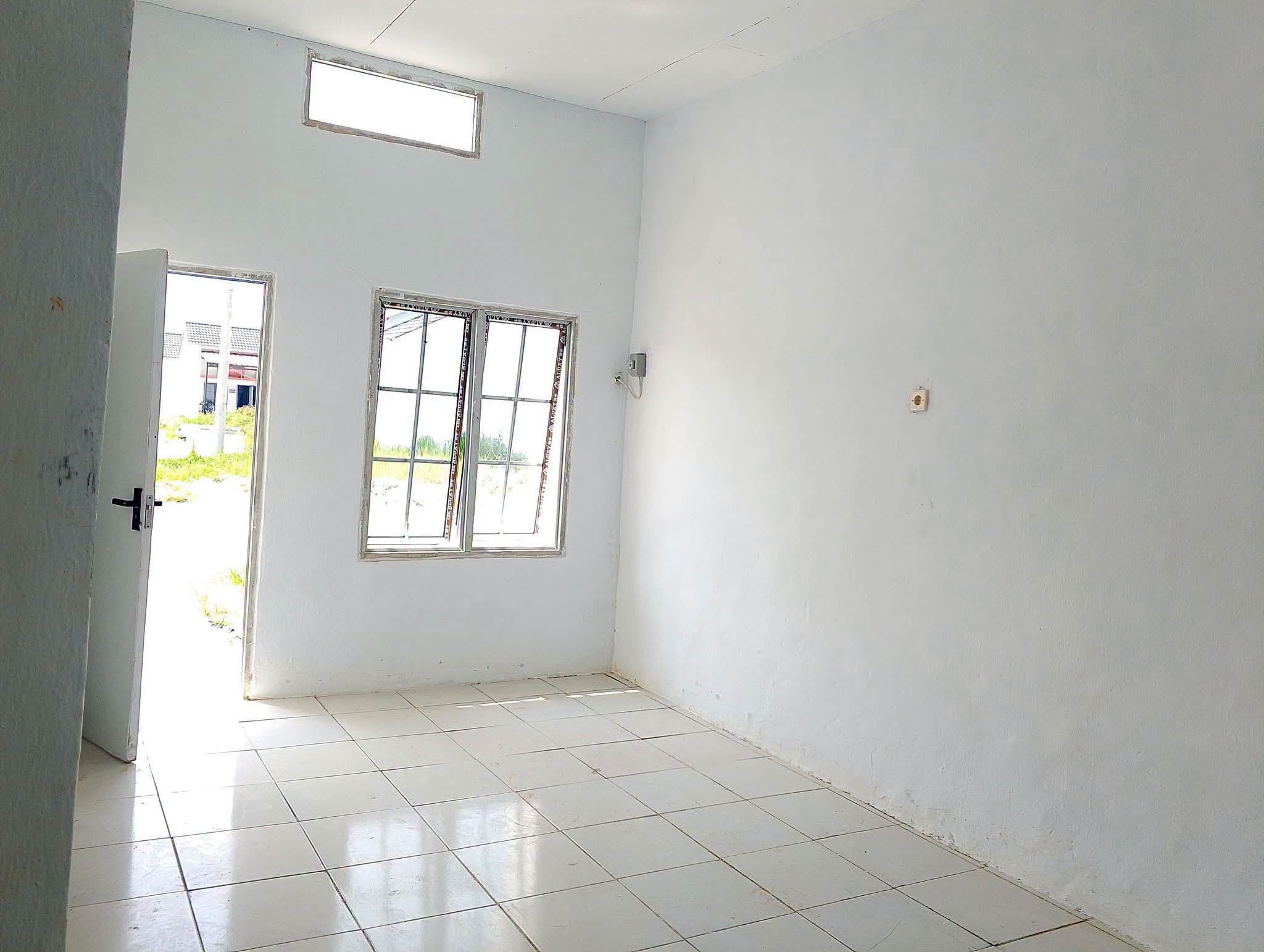 House for Sale in Muktiwari, Cibitung with Parking and Kitchen Set 8
