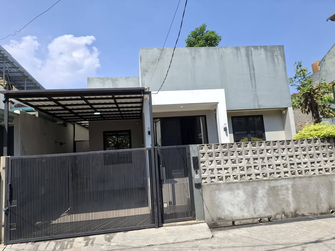 2-Bedroom Semi-Furnished House for Sale in Komplek Polri Lembah Nagrak Indah, Jakarta Timur