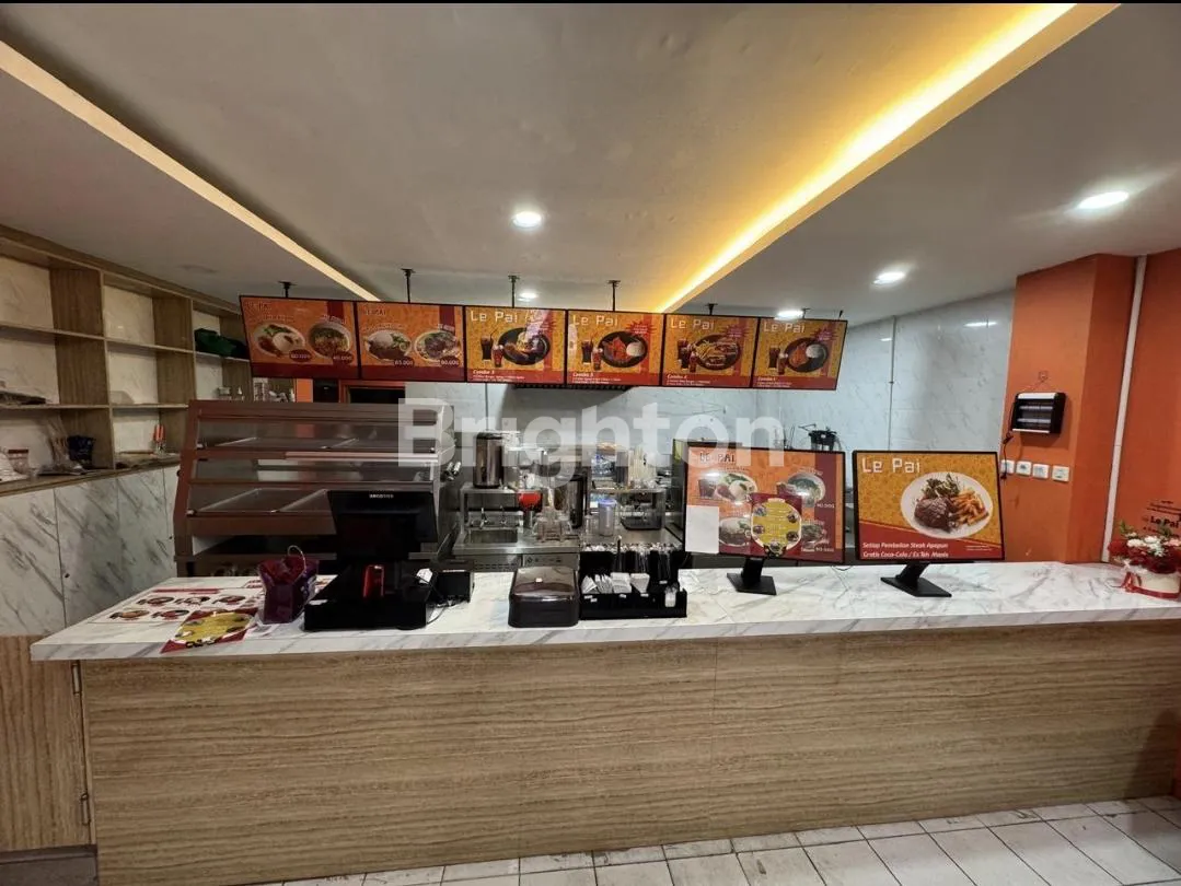 Spacious Shophouse for Yearly Rent on Jalan Gajah Mada, West Jakarta with Parking 2