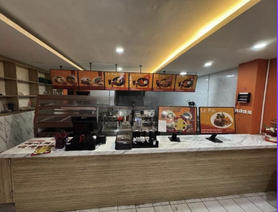 Spacious Shophouse for Yearly Rent on Jalan Gajah Mada, West Jakarta with Parking 6
