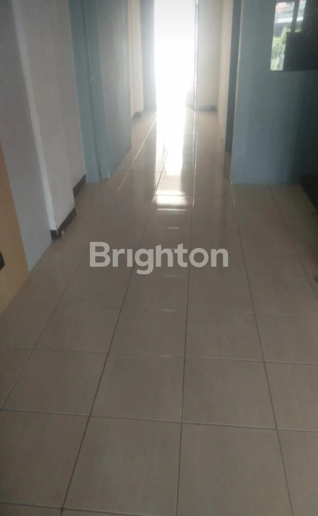 Spacious Shophouse for Sale in Sunter Agung, Jakarta Utara with Parking 5