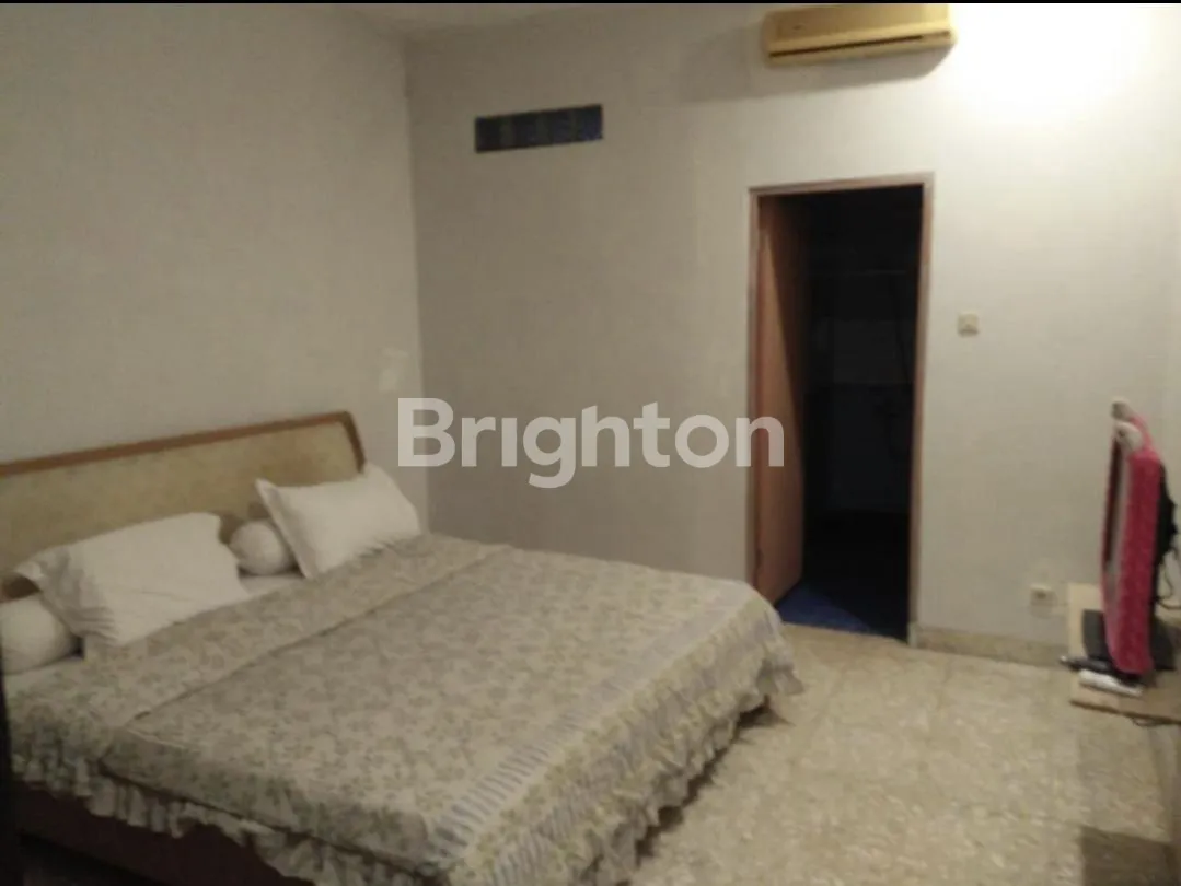 Guesthouse for Sale in Grogol, West Jakarta with 24 Bedrooms and Parking 2