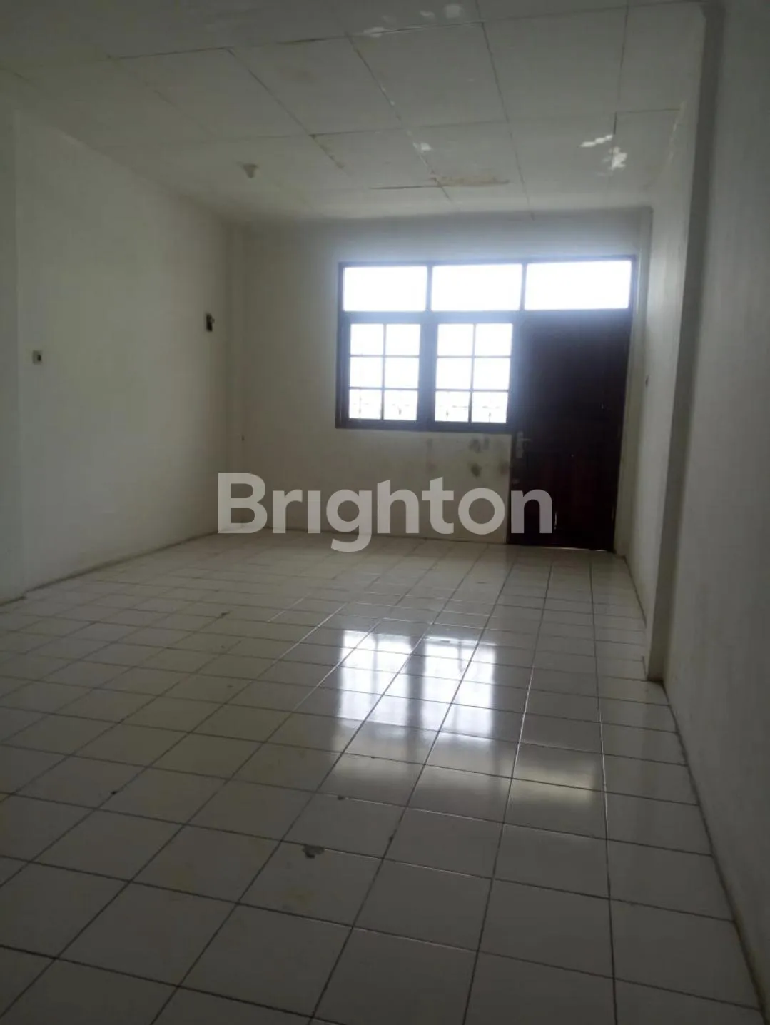 Shophouse for Sale in Duri Kosambi, West Jakarta with Parking and Semi Furnished 3
