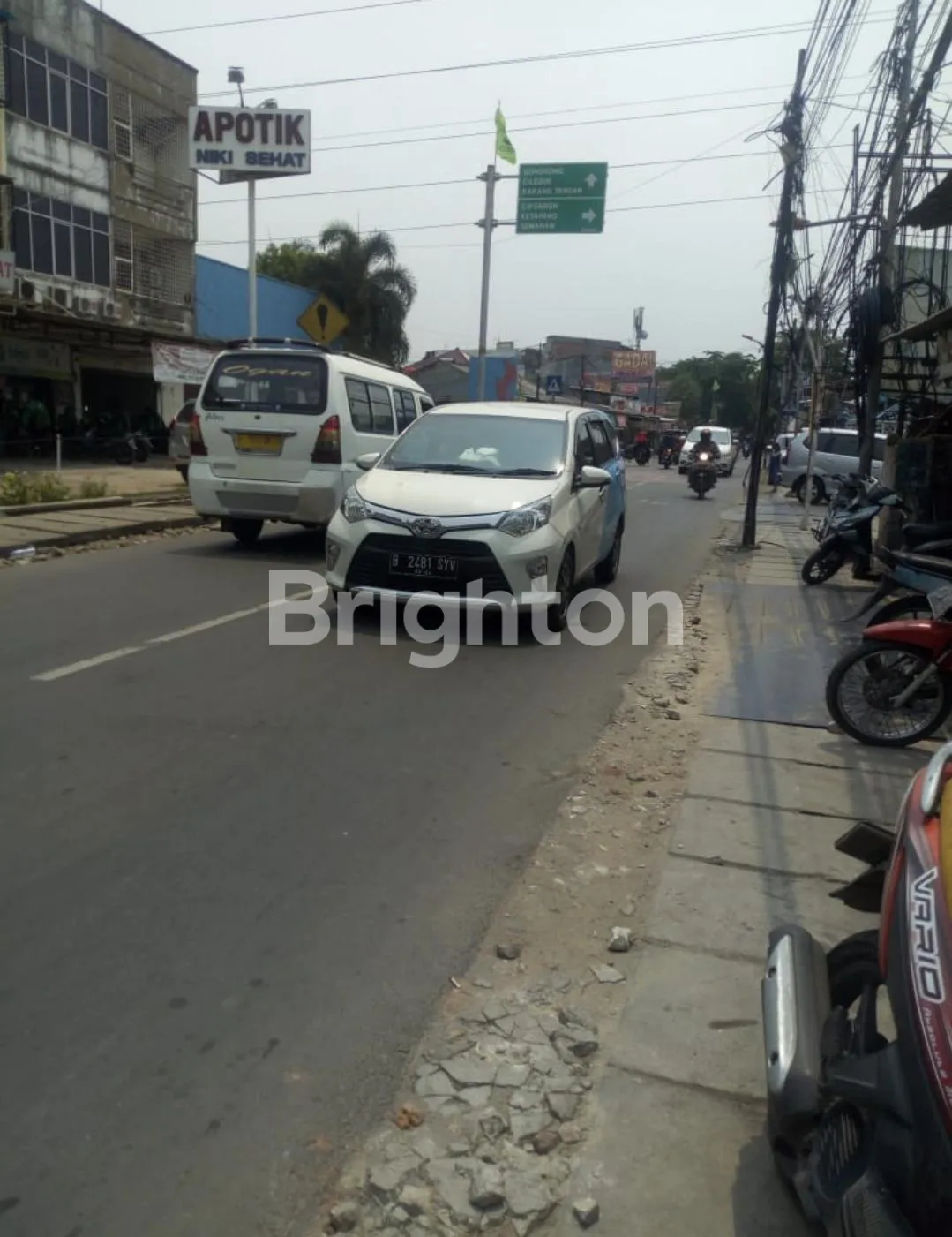 Shophouse for Sale in Duri Kosambi, West Jakarta with Parking and Semi Furnished 4