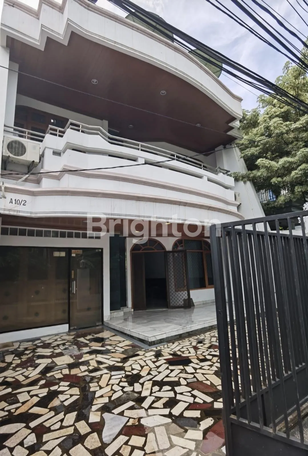 Spacious 4-Bedroom House for Sale in Meruya Utara, Jakarta Barat with Terrace and Garage 2