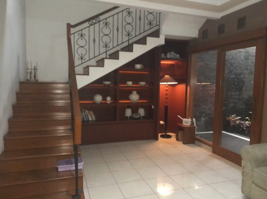 Rumah 2 Lantai Ujung Berung Indah Bandung Timur | 5+1 KT, SHM, Semi Furnished 8